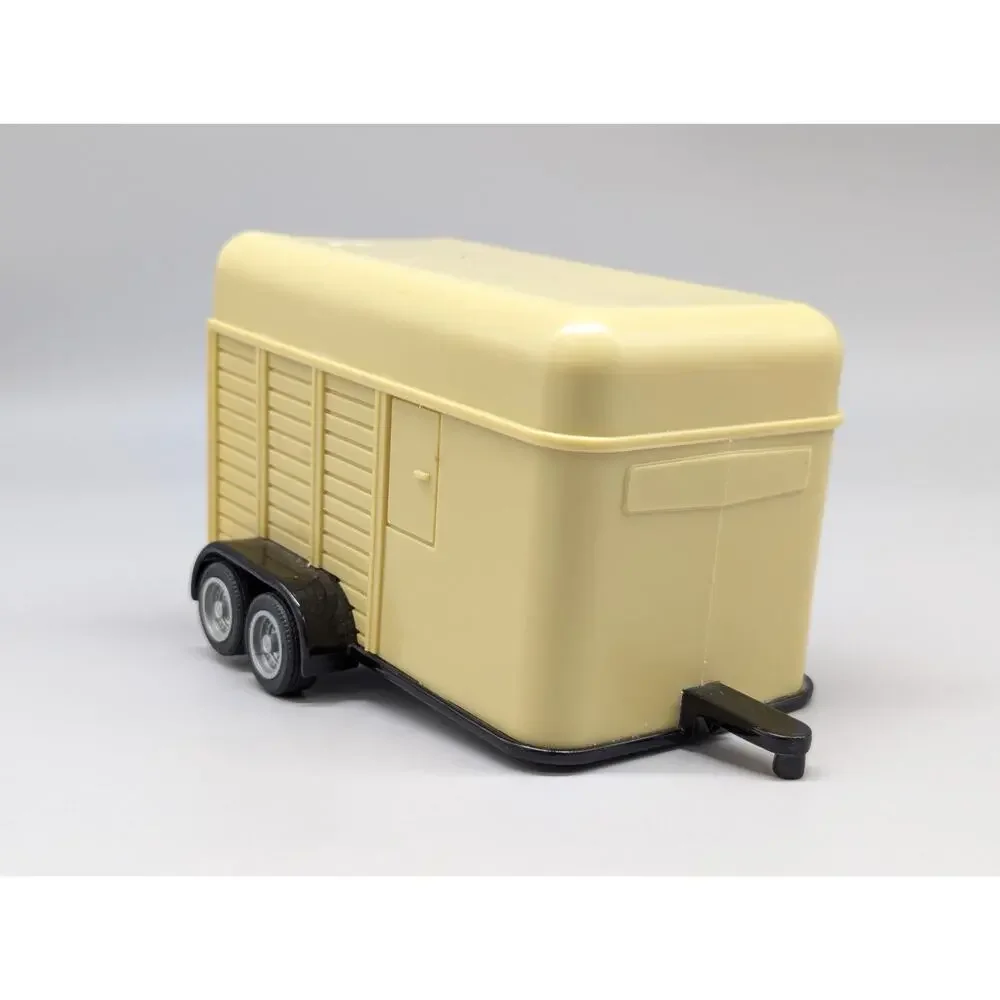 Ertl Farm Enclosed Horse Trailer 6.5